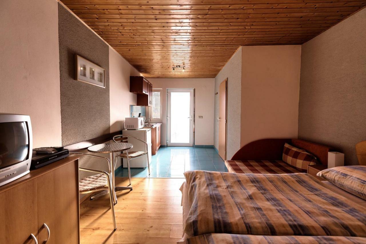 Apartmánový dom RED Podhájska Exterior foto