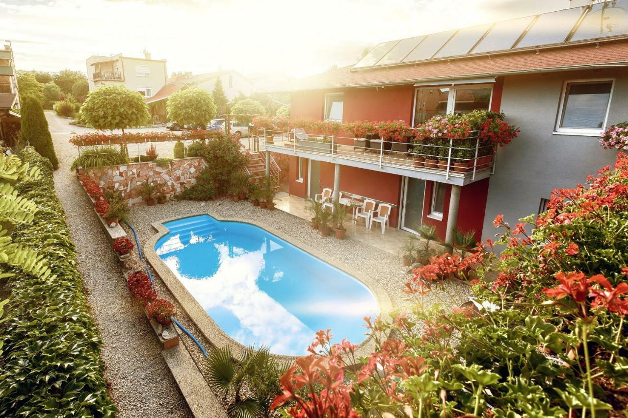 Apartmánový dom RED Podhájska Exterior foto