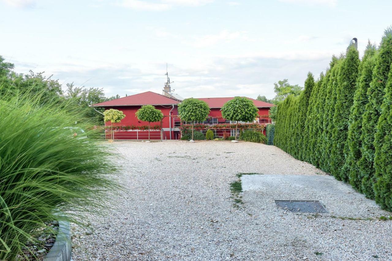 Apartmánový dom RED Podhájska Exterior foto