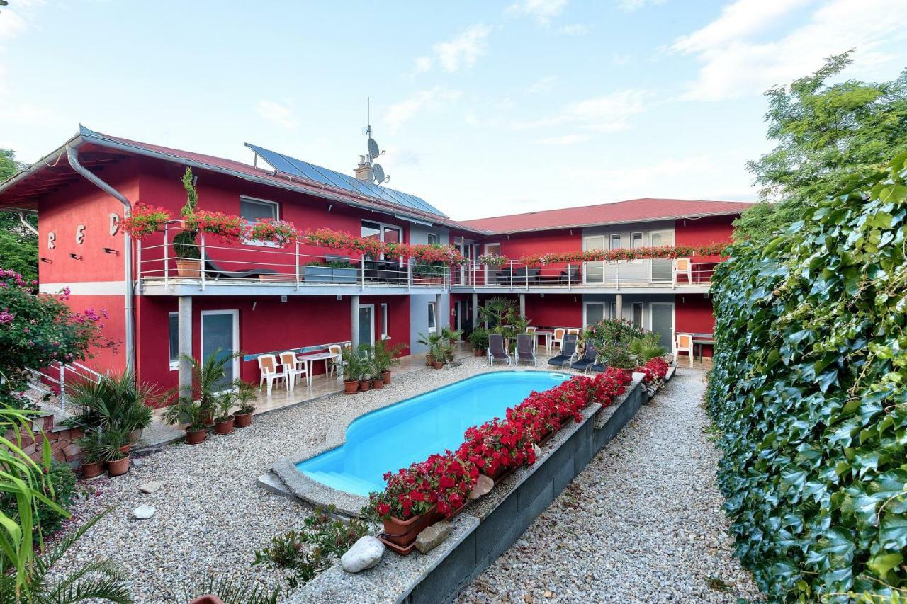 Apartmánový dom RED Podhájska Exterior foto