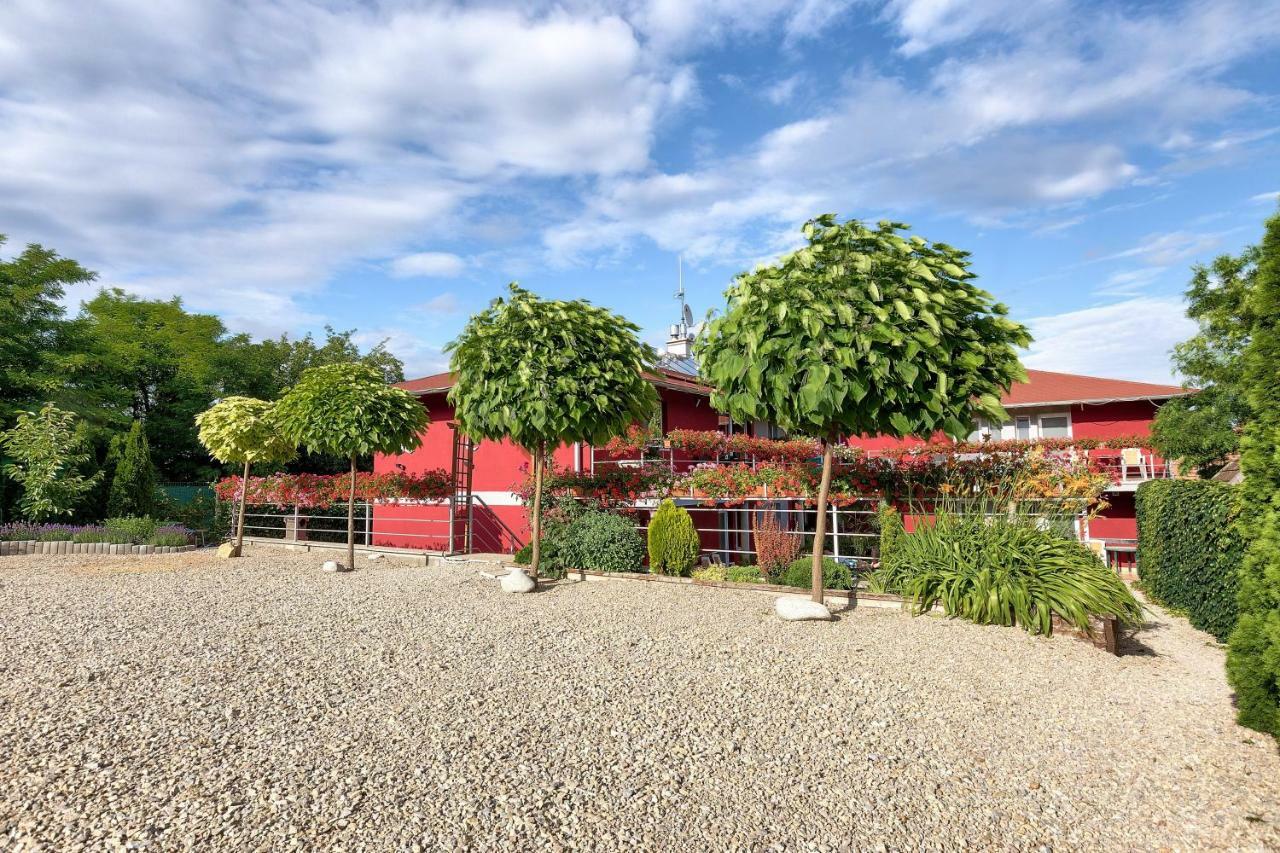 Apartmánový dom RED Podhájska Exterior foto